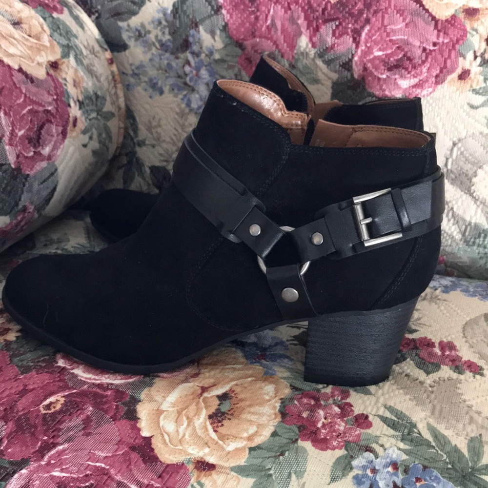Women’s black booties